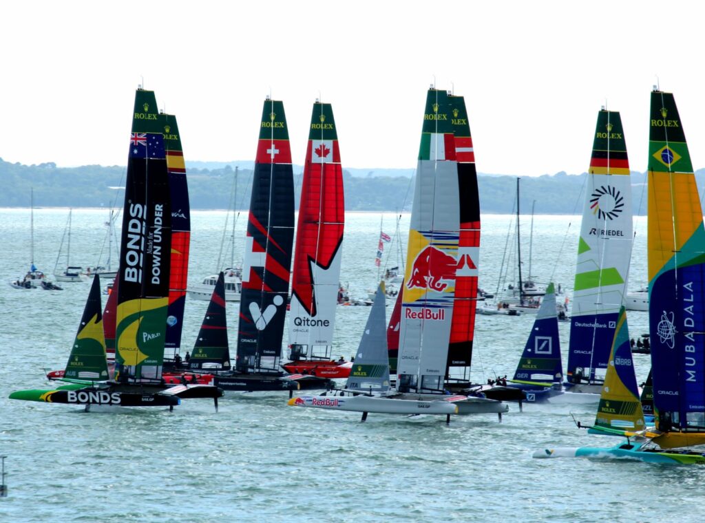 Catamarã F50 do SailGP na largada da etapa de Portsmouth