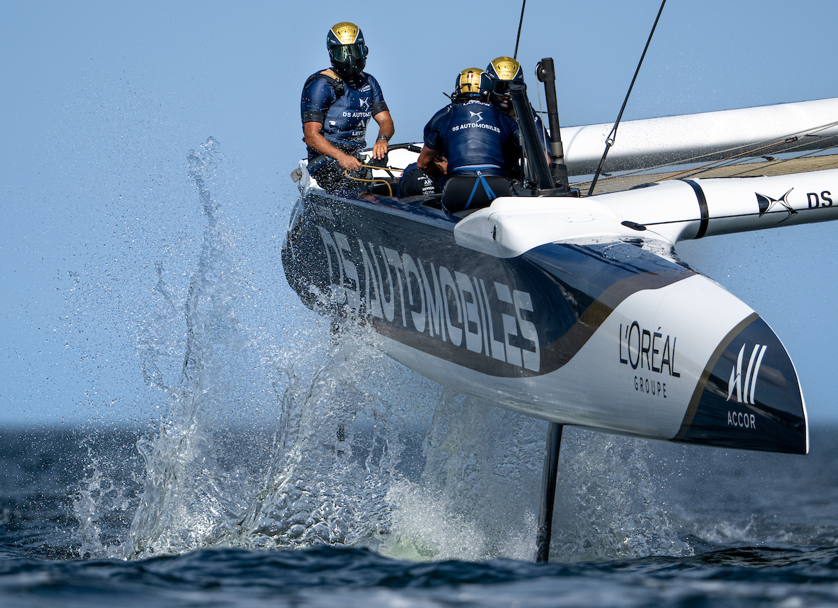 DS Automobiles SailGP Team França durante treino em Sassnitz